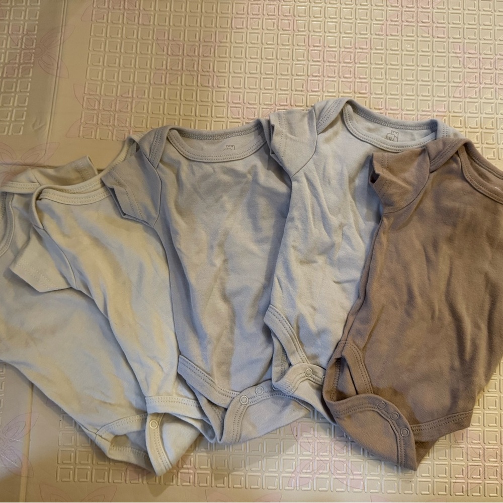 Set of 5 Baby Onesies in Neutral Tones